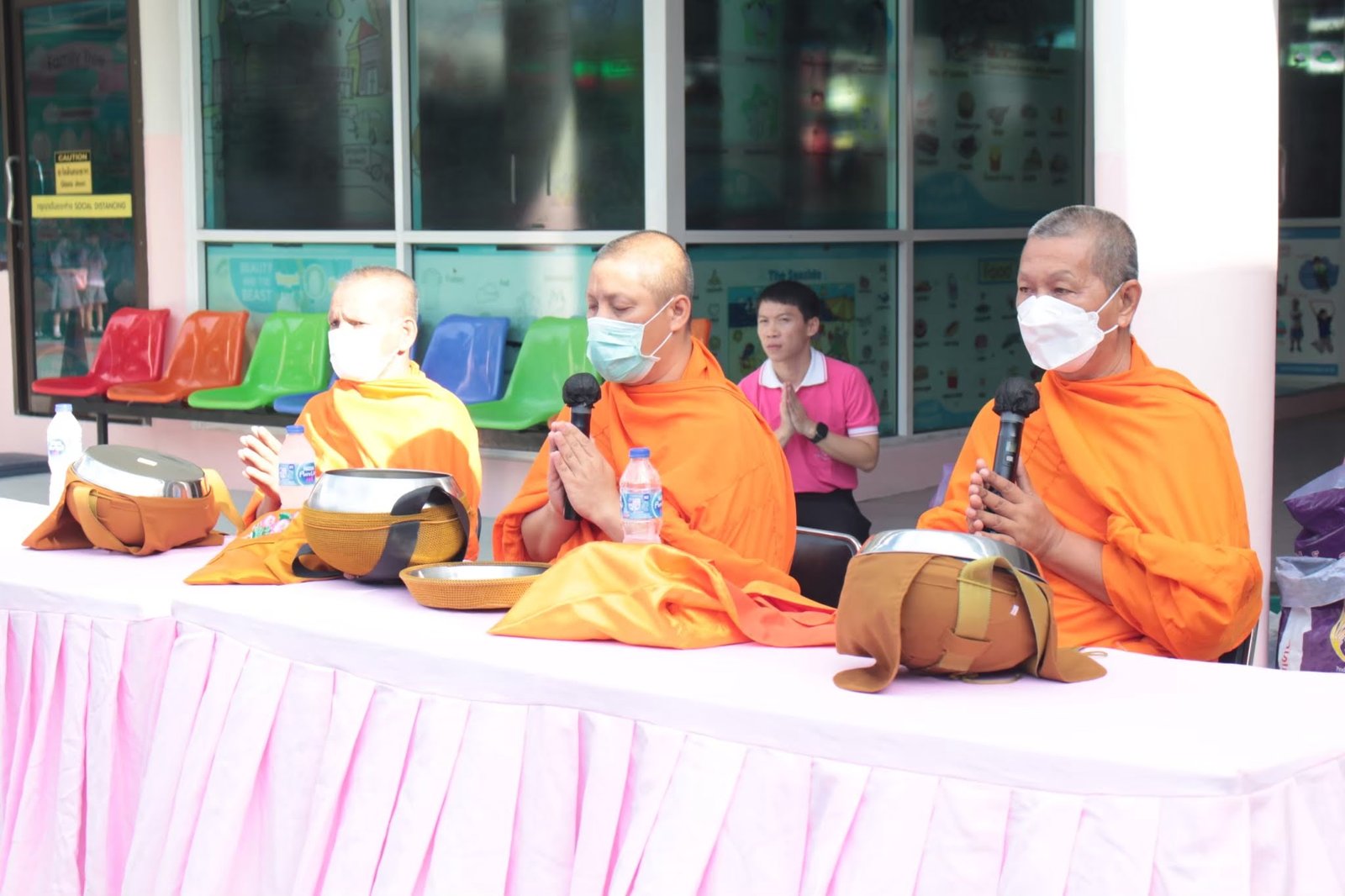 ตักบาตรข้าวสารอาหารแห้งประจำสัปดาห์ ปีการศึกษา 2567