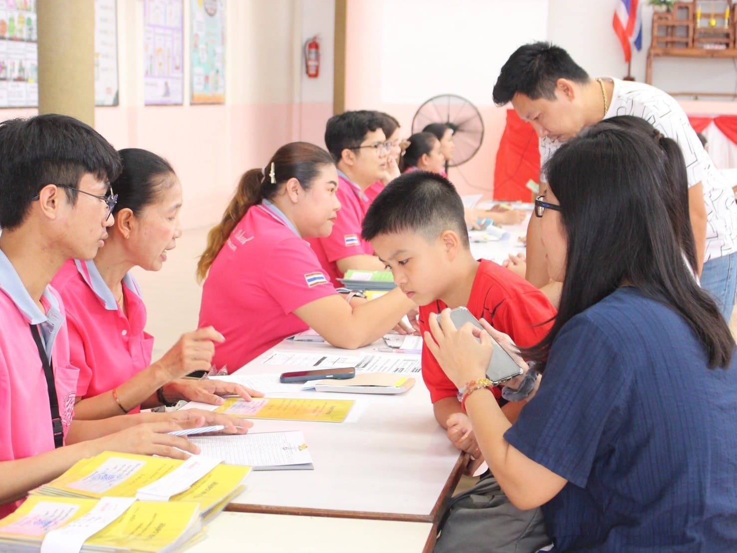 กิจกรรมรับสมุดพกและพบครูประจำชั้น